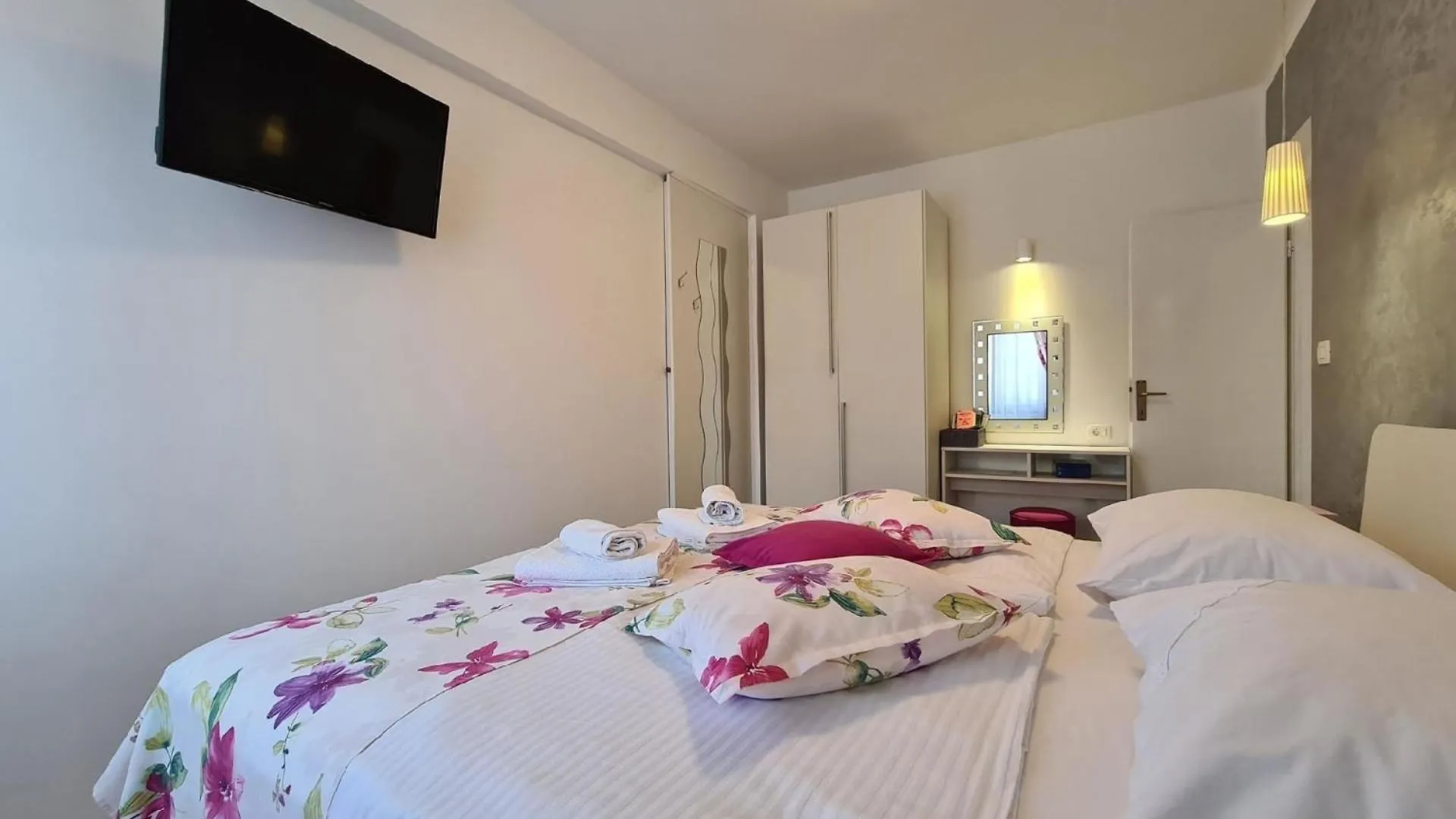 Apartment Ferienwohnung Fuer 4 Personen Ca 35 Qm In Banjole, Istrien Istrische Riviera Croatia