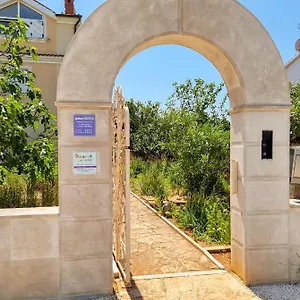 Eleonora Apartment